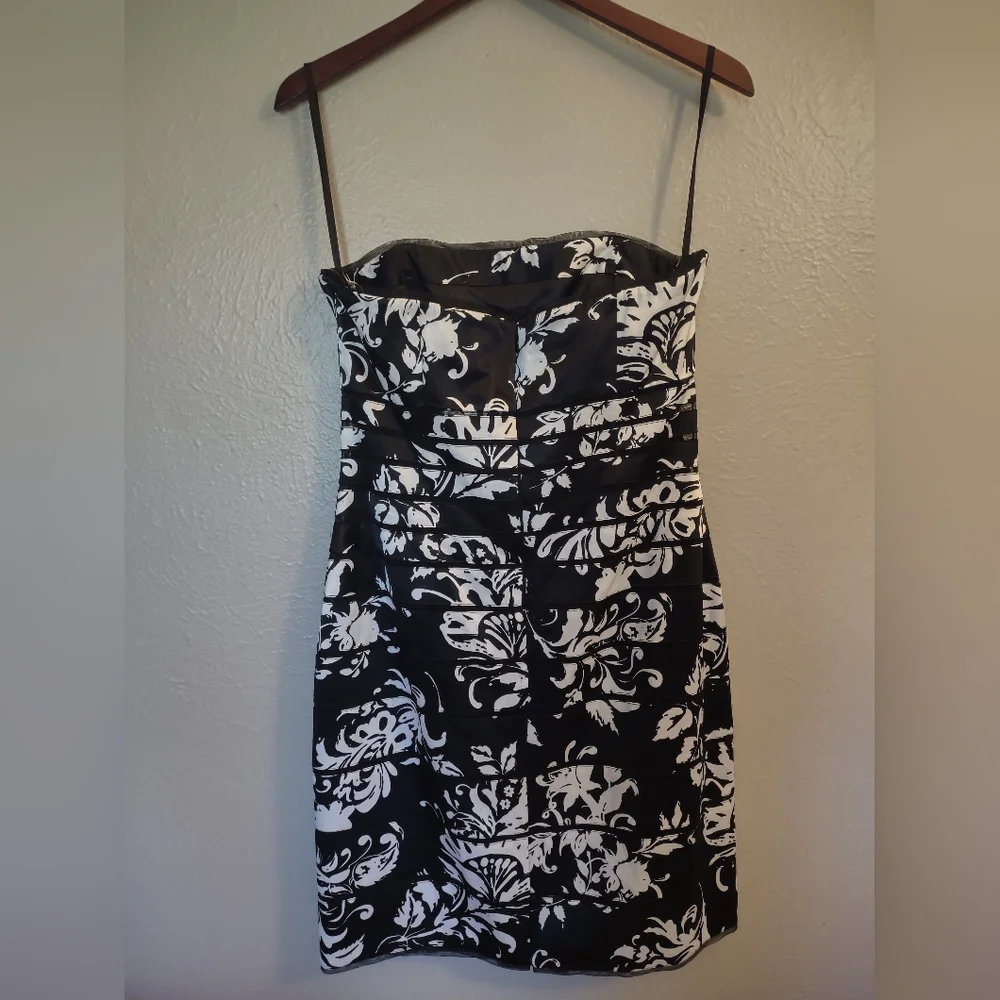 WHBM White House Black Market Black White Satin Floral Strapless Cocktail Dress - Picture 8 of 12